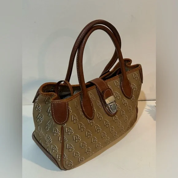Authentic Dooney & Bourke DB Logo Satchel Classic & Timeless Everyday Bag - Picture 4 of 12